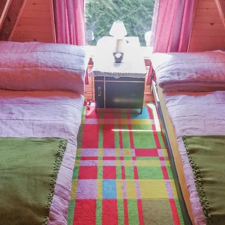 2 Bedroom Nice In Holiday home *